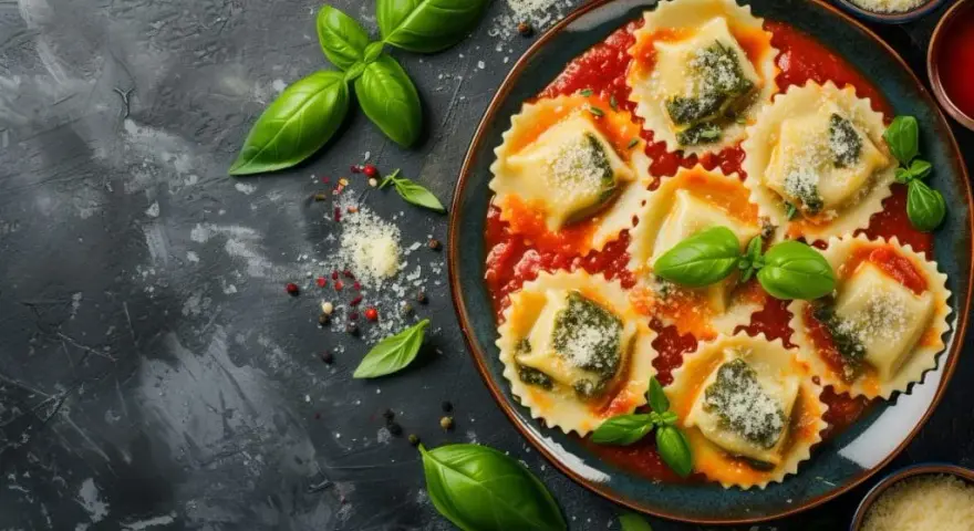 Czym polać tortellini, aby zaskoczyć smakiem i zachwycić gości