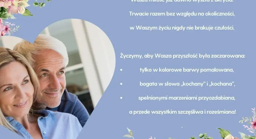 Para świętuje 35 rocznicę ślubu. Uśmiechnięci, patrzą w przyszłość, otoczeni kwiatami.