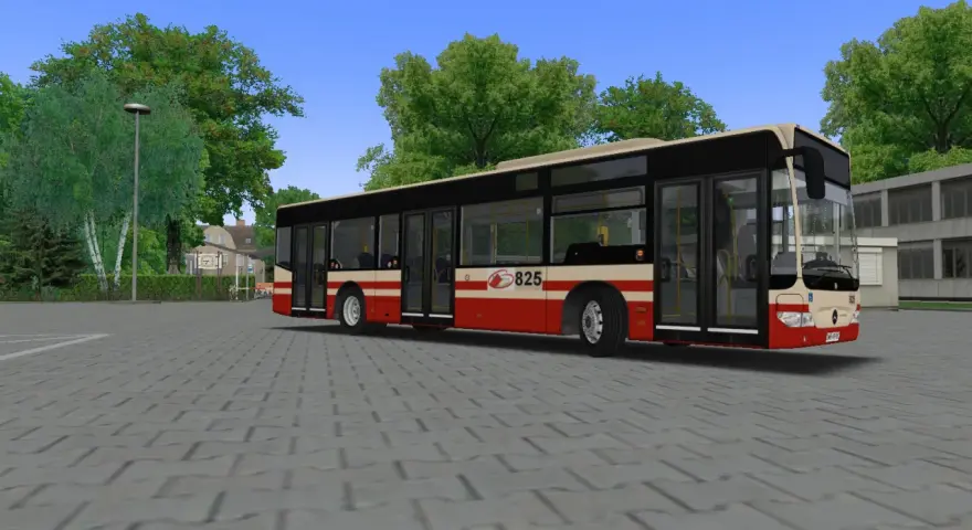 Autobus MZK Jelenia Góra z numerem 825 stoi na placu.
