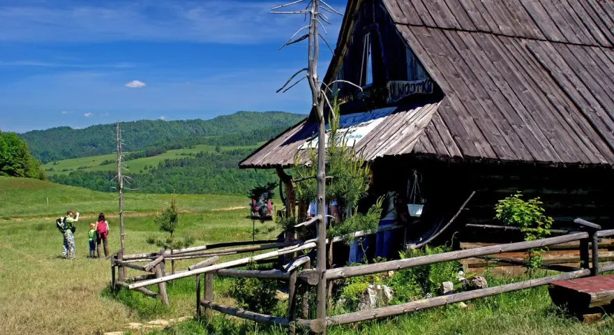 Bacówka pod Trójgarbem - historia, kontrowersje i przyszłość schroniska