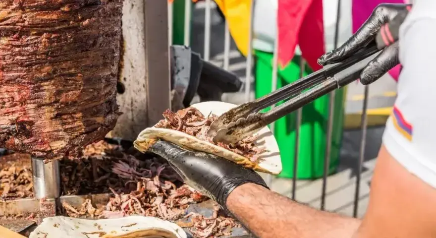 Doner Kebab: Co to? Historia, różnice i jak wybrać najlepszy!