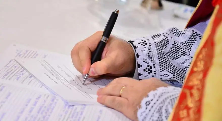 Ile kosztuje akt chrztu do ślubu? Ceny i ważne informacje