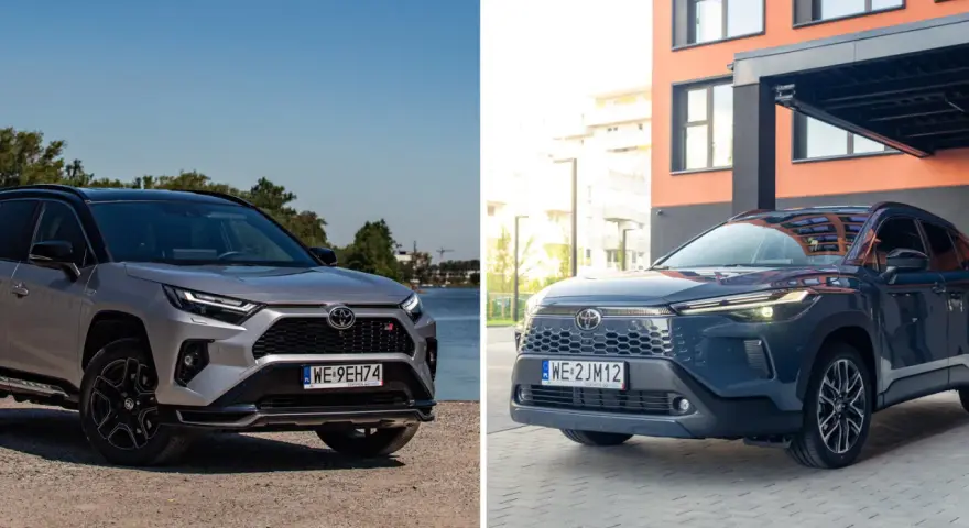 Dwa SUV-y Toyoty: srebrny RAV4 GR Sport i nowa Corolla Cross w kolorze granatowym, prezentują się obok siebie.