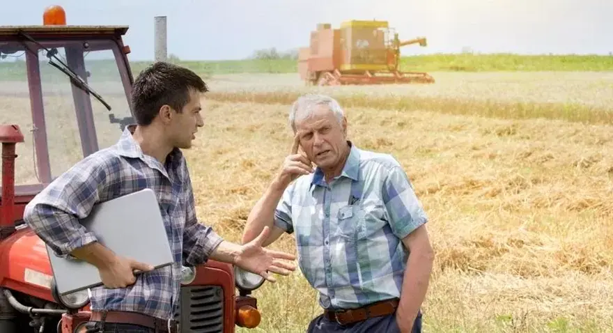 Traktor czy ciągnik? Ekspert wyjaśnia, kiedy używać obu nazw
