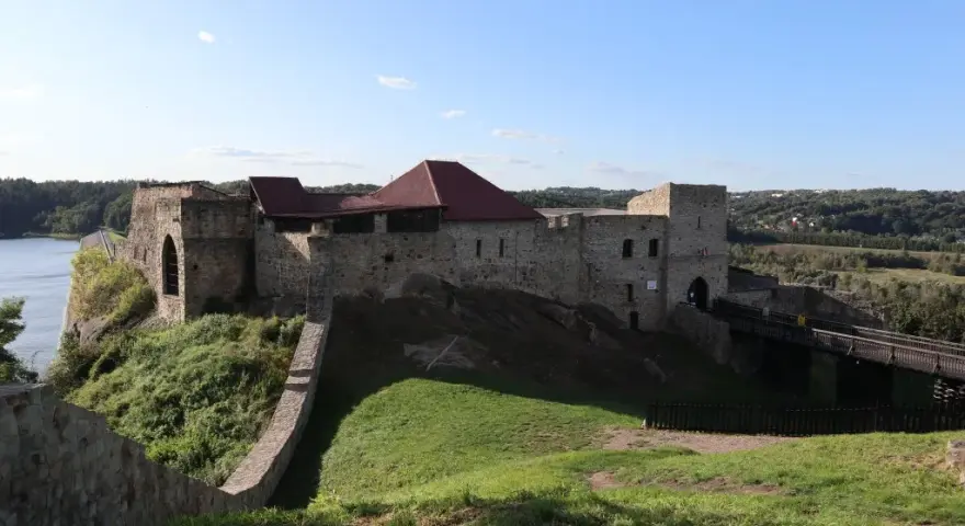 Dobczyce z dziećmi: Zamek, Jezioro i place zabaw - przewodnik