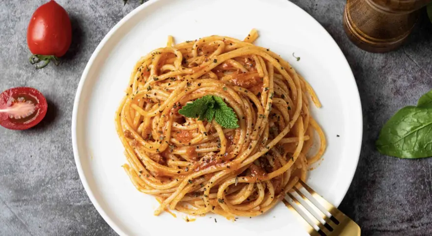 Spaghetti bez mięsa: Szybkie i pyszne przepisy, które zachwycą!