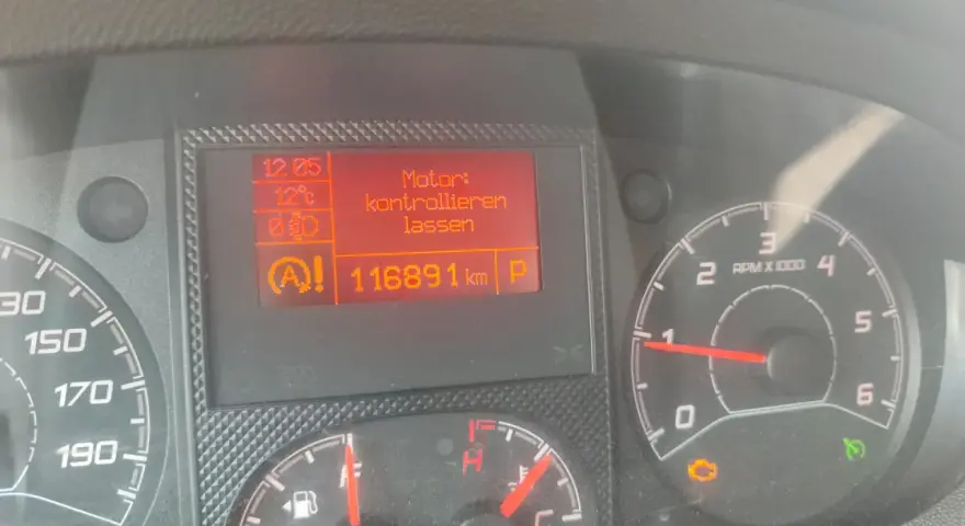 Fiat Ducato Armaturenbrett: Motorkontrollleuchte leuchtet bei 116.891 km. Motor muss kontrolliert werden.