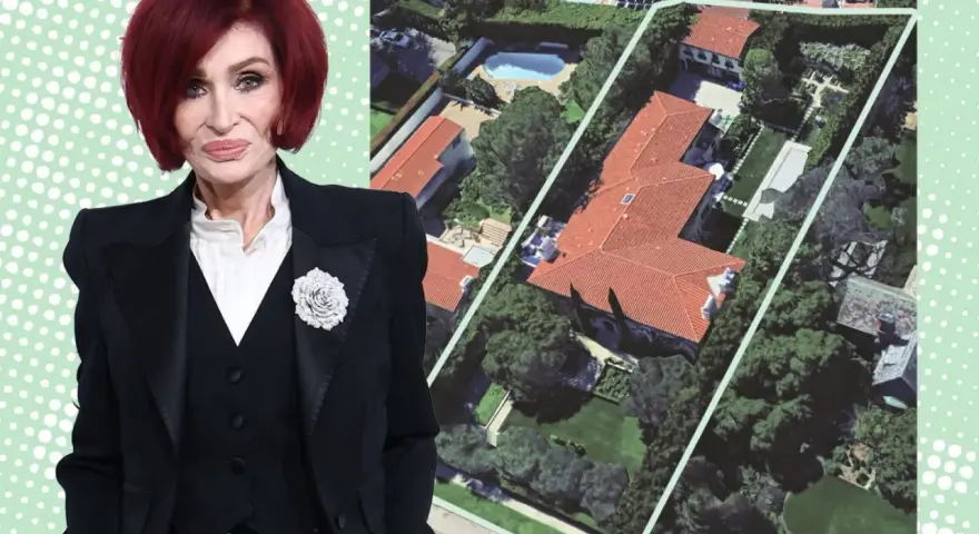 Sharon Osbourne obok rezydencji, która kiedyś należała do Ozzy'ego Osbourne'a. Luksusowa posiadłość z basenem i ogrodem.