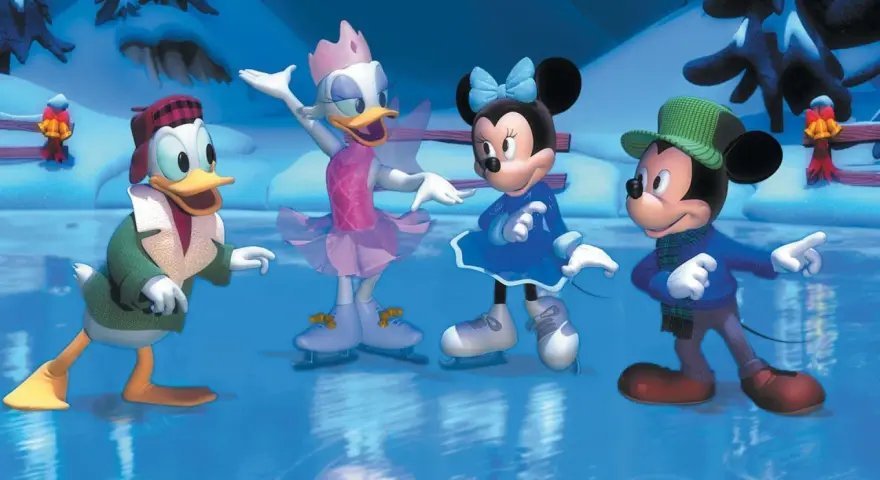 Myszka Miki, Kaczor Donald, Daisy i Minnie na lodowisku, jak w świąteczne bajki animowane.