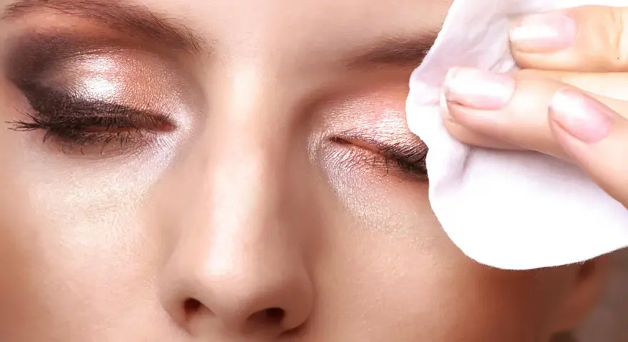 Augen-Make-up-Entferner: So schützen Sie Wimpern & Haut effektiv