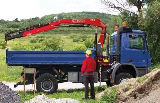 Ile kosztuje godzina pracy dźwigu? Sprawdź ceny i oszczędności