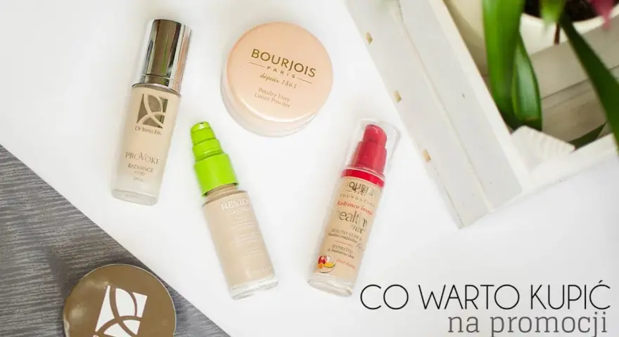 Korektory i podkłady marek Dr Irena Eris, Bourjois i Revlon na białym tle.