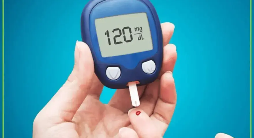 Pomiar glukozy glukometrem: 120 mg/dL. To ważny wskaźnik dla osób stosujących insulinę na czczo.