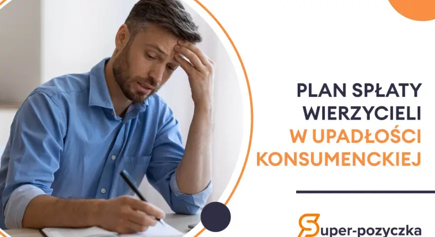 Zmartwiony mężczyzna pisze w notatniku. Dowiedz się, ile trwa uprawomocnienie planu spłaty w upadłości konsumenckiej.