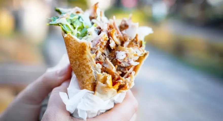 Kebab box: Ile kalorii? Od 800 do 2000 kcal i jak to zmienić