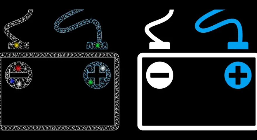 Akumulator z oznaczeniami biegunów i kablami. Zastanawiasz się, jakim prądem ładować akumulator?