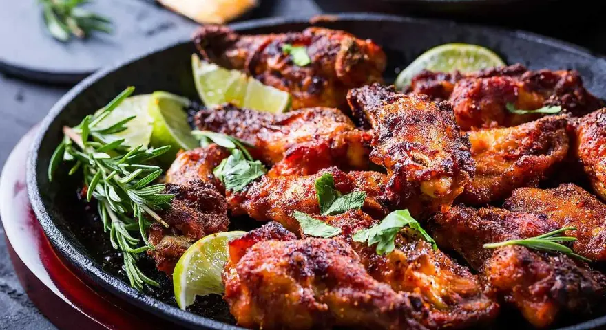 Grillad kycklingfilé med lime och rosmarin, perfekt för en sommarkväll.