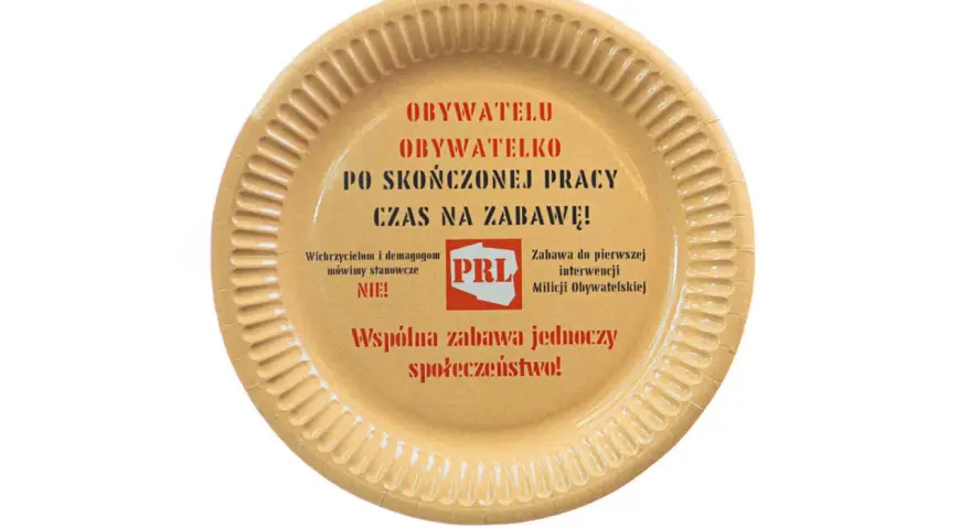 Impreza w stylu PRL: Gadżety i dekoracje, które przeniosą Cię w czas!