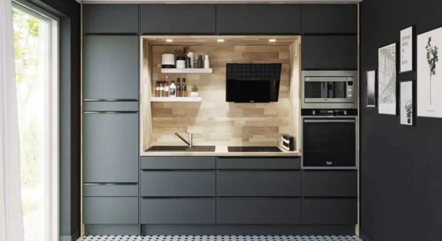 Cuisine moderne avec électroménagers encastrables et intégrables. La différence est subtile, mais l'intégration est plus discrète.