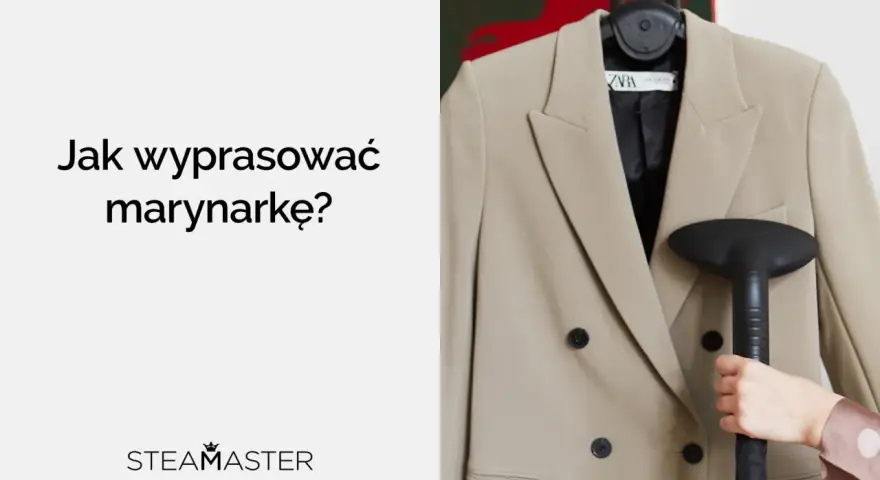 Jak wyprasować marynarkę? Ręka trzyma parownicę, która usuwa zagniecenia z beżowej marynarki.