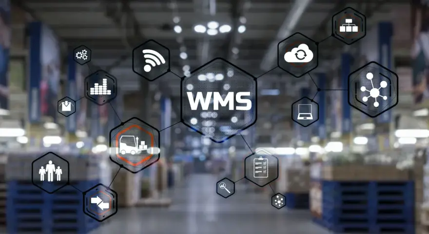 System klasy WMS integruje zarządzanie magazynem, od pracy wózków widłowych po analizę danych i chmurę.