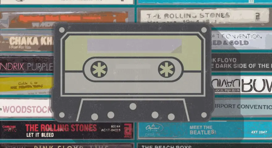 Kaseta na tle okładek płyt winylowych. Wśród nich klasyki jak Sex Pistols, Pink Floyd, The Rolling Stones. Kolekcjonerzy szukają najdroższe płyty winylowe polskie.