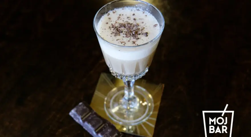 Drink Orgazm przepis: kremowy koktajl z czekoladą i pianką, idealny na deser.