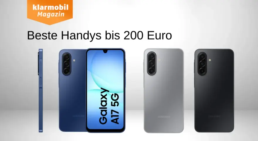 Vier Samsung Smartphones in Blau, Silber und Schwarz, davon eines mit Display.