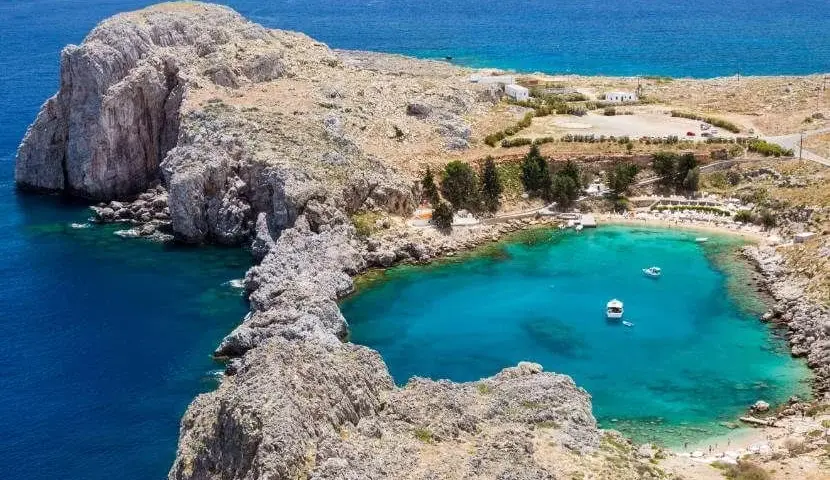 Ile trwa lot na Rodos? Czas przelotu z Polski i ważne informacje