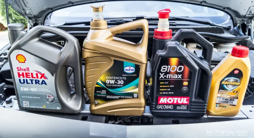 Producent olejów silnikowych: cztery różne marki (Shell, Eurol, Motul, Havoline) w opakowaniach gotowe do użycia.