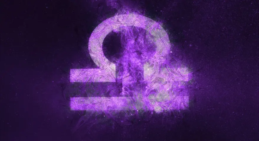 Symbol Wagi, znaku zodiaku, z fioletową, kosmiczną poświatą. Poznaj jego charakterystykę.