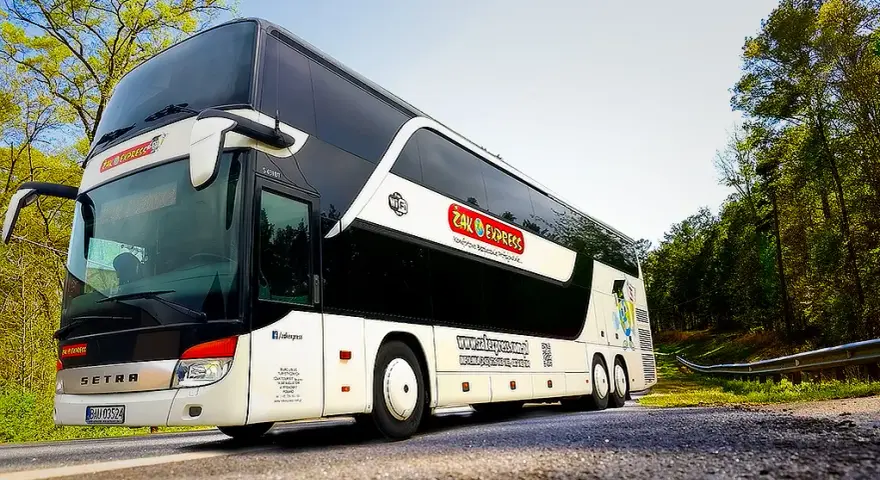 Lotnisko Chopina: Bus Żak Express znajdź stanowisko 9 bez stresu