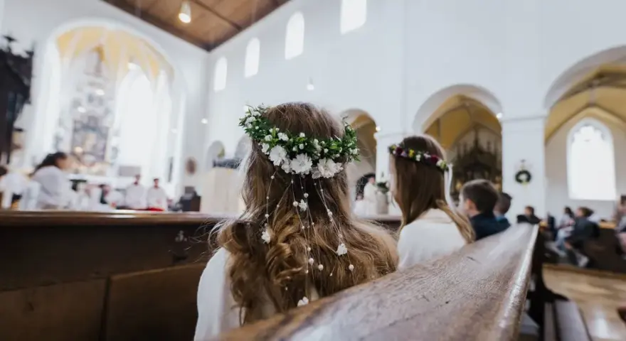 Ile powinna wynosić kwota od chrzestnej na pierwszą komunię?