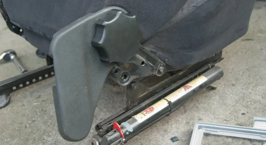 Jak włączyć podgrzewane fotele w Opel Astra H i uniknąć problemów