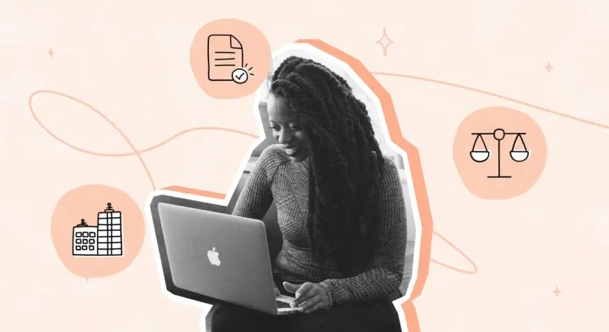 Mujer trabajando en laptop, rodeada de iconos que representan los pasos para crear una empresa: edificio, documento con visto bueno y balanza.