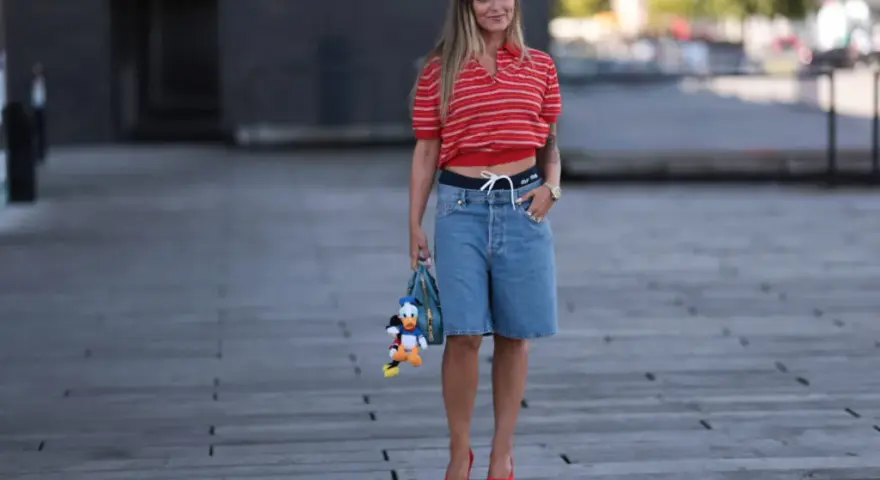 Spodnie cropped co to znaczy i jak je stylizować w modzie