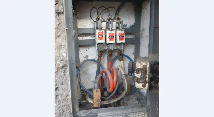 Koszt przeniesienia skrzynki elektrycznej: Ile zapłacisz i jak to zrobić?