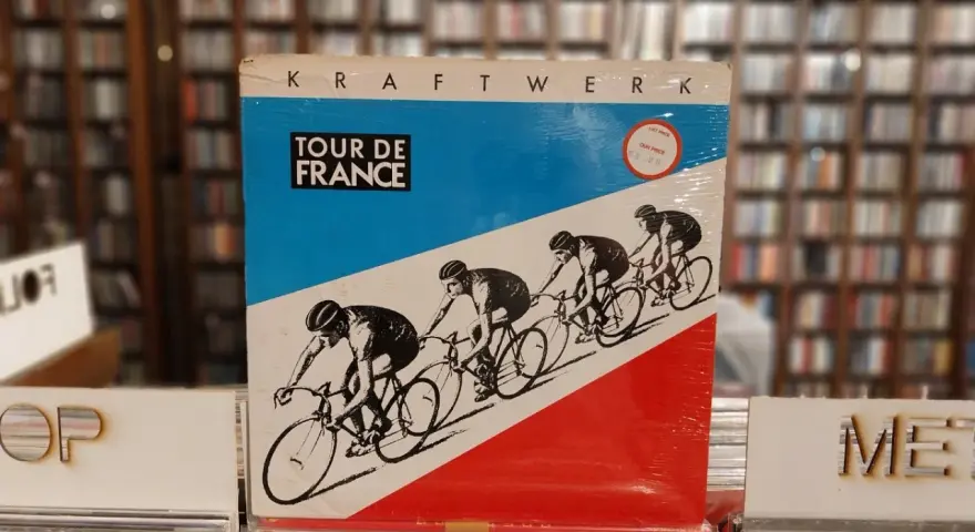 Kraftwerk Tour de France na winylu, z kolarzami w ruchu. Klasyka muzyki elektronicznej w sklepie z płytami.