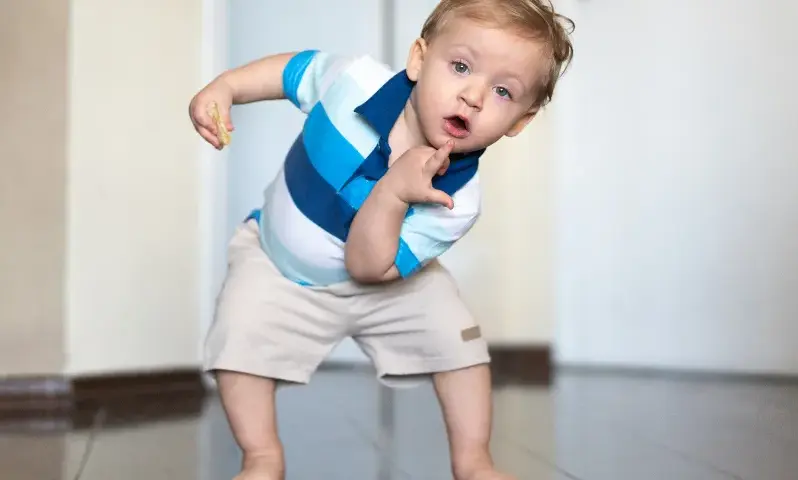 Zabawy dla rocznego dziecka: Rozwijaj malucha mądrze i bezpiecznie!