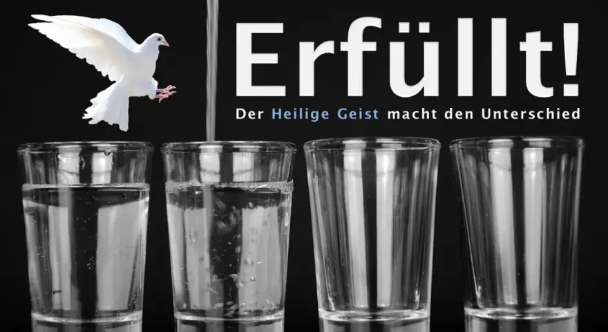 Ein weißer Taube schwebt über vier Gläsern, eines davon wird gefüllt. "Erfüllt! Der Heilige Geist macht den Unterschied.