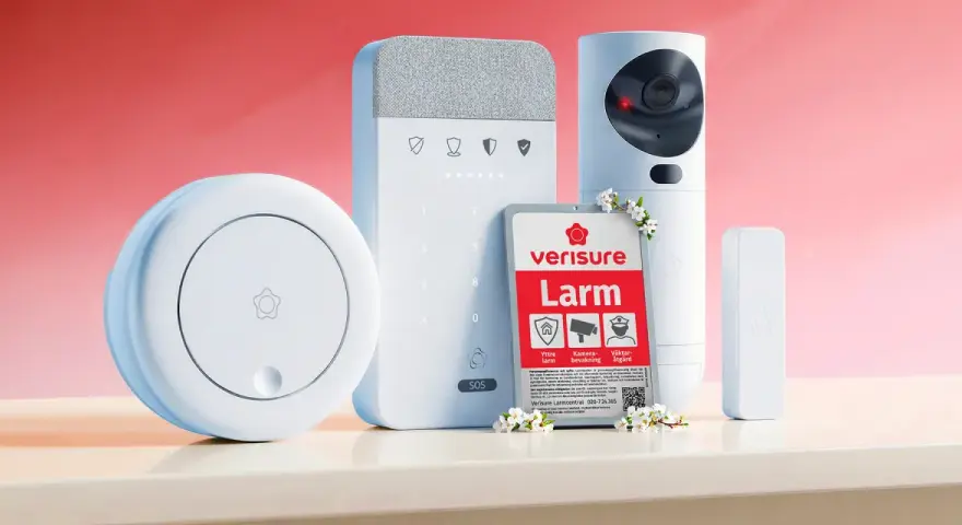 Säkerhetssystem från Verisure: larm utan abonnemang. Ett komplett kit med larmpanel, kamera, dörr/fönstersensor och en rund enhet.