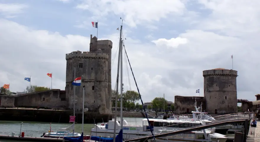 Autobus La Rochelle Île de Ré: Ceny, trasy, bilety planuj mądrze!