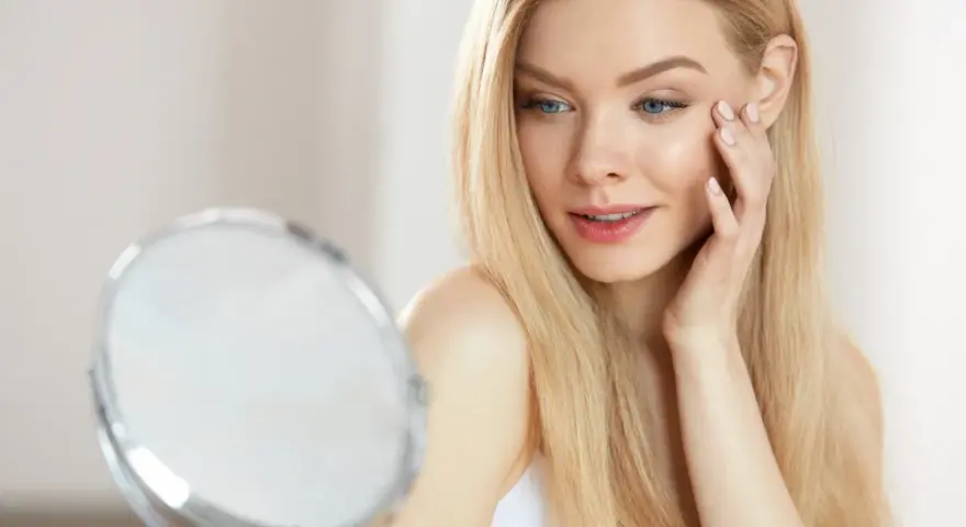 Promienna cera: Jak uzyskać efekt glow? Sprawdzone sposoby