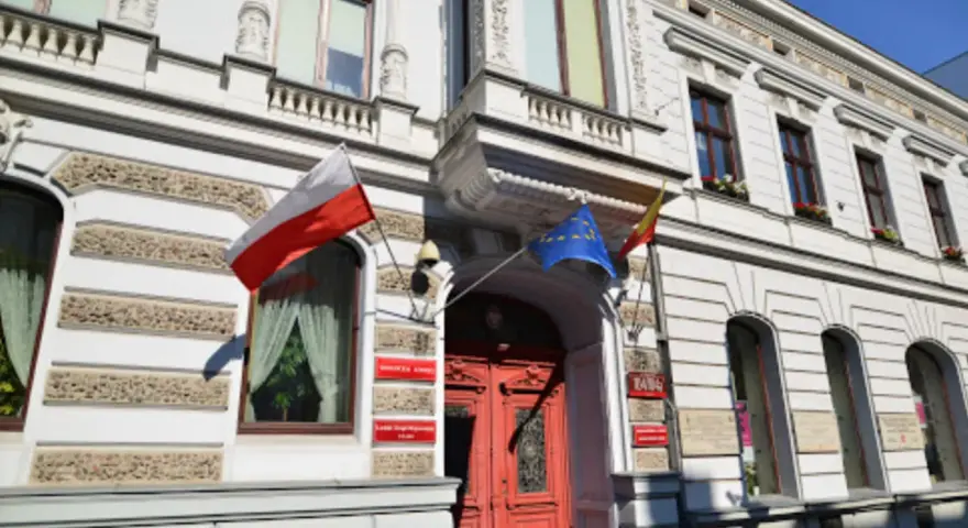 Paszport w Łodzi: Gdzie, jak, ile? Poradnik bez kolejek!