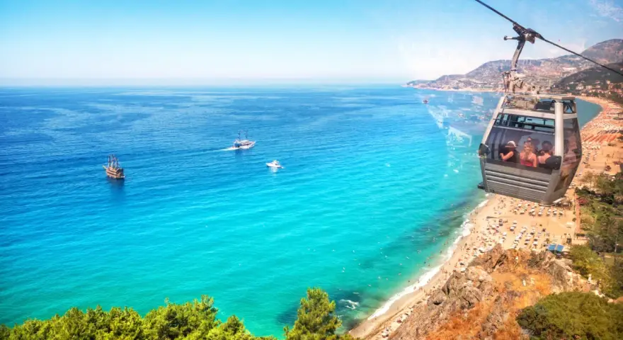 Alanya: Nad jakim morzem leży? Odkryj ciepłe wody i rajskie plaże!