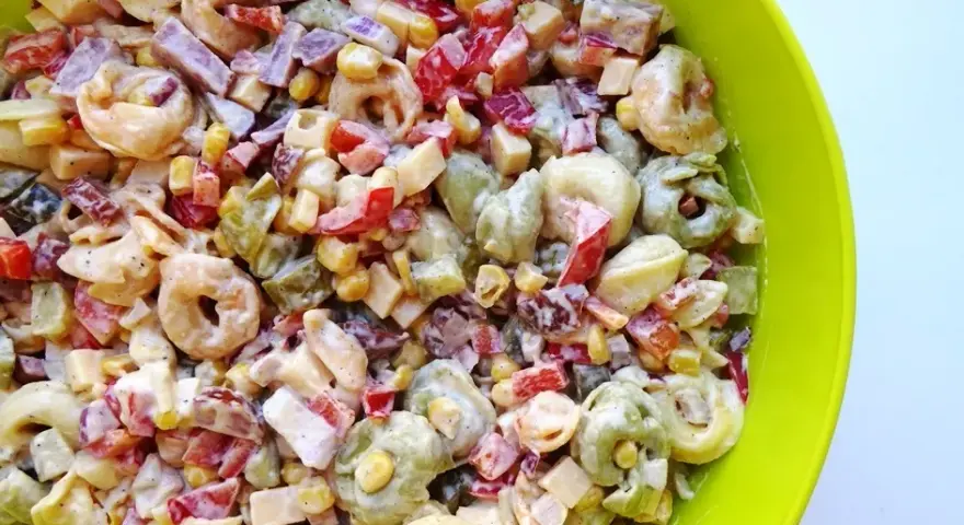 Sałatka z tortellini: Szybkie i proste przepisy na każdą okazję