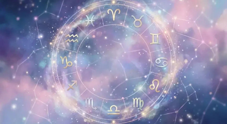 Złoty krąg zodiaku na tle kosmicznego nieba. Sprawdź swój wodnik horoskop dzienny i odkryj, co gwiazdy przygotowały dla Ciebie.