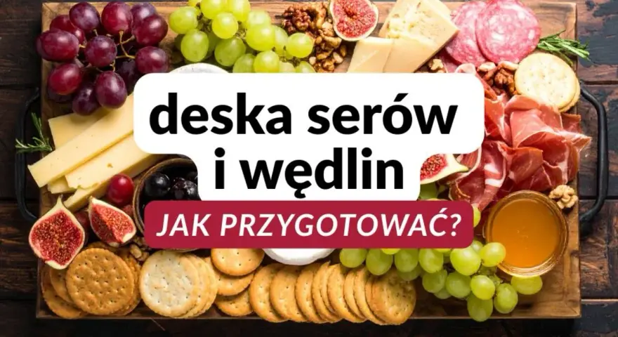 Przykładowa deska serów i wędlin z winogronami, figami, orzechami i miodem.