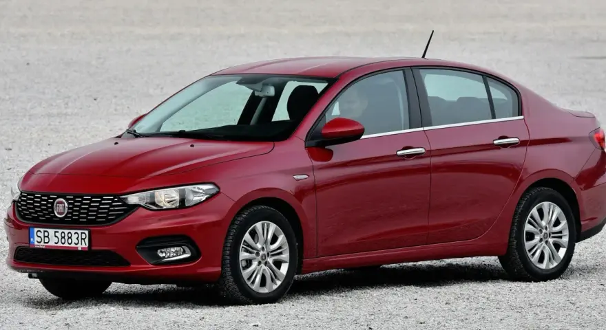 Fiat Tipo Sedan pojemność baku – 45 litrów czy 50 litrów?
