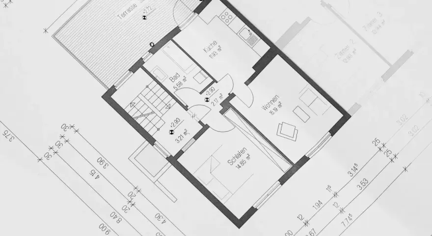 Grundriss mit Maßen: Terrasse, Küche, Bad, Wohnen, Schlafen. Die Flächenangaben helfen bei der Kalkulation der durchschnittlichen Nebenkosten.